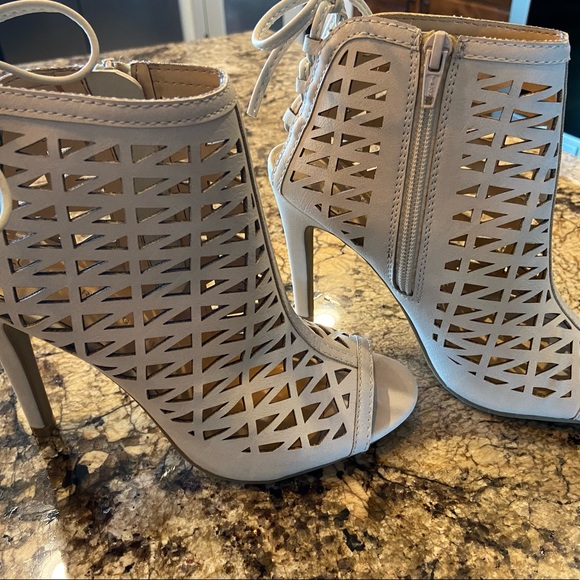 Dressy open toe heel’s - Picture 3 of 11